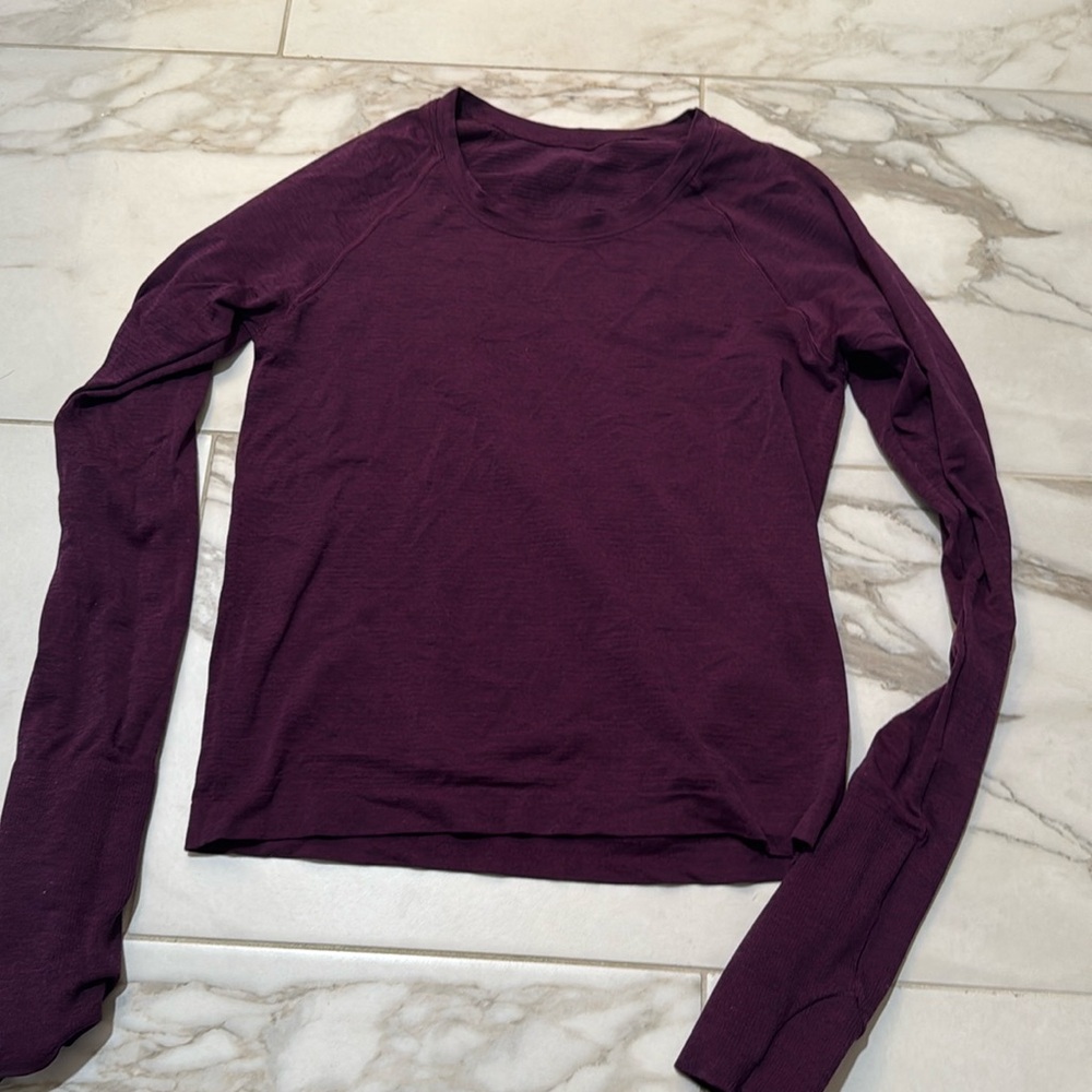 Lululemn swiftly tech long sleeve shirt 2.0 waist length 
Size 8 
Color purple
